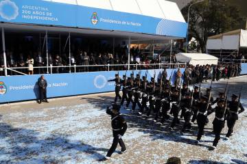Descripción: Los militares fueron protagonistas en los festejos en Tucumán.
